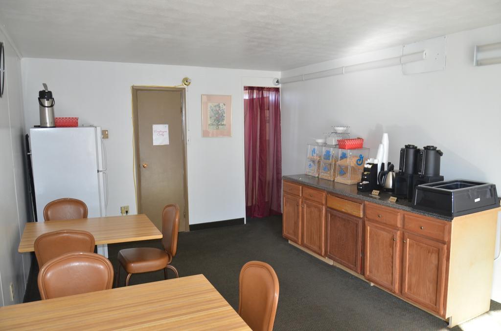 Red Carpet Inn & Suites Ebensburg Zewnętrze zdjęcie